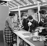 849561 Afbeelding van de stand van de N.S. op de Huishoudbeurs in de RAI te Amsterdam.